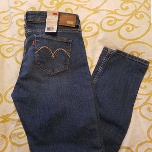 NEW * Womens Levis Jeans